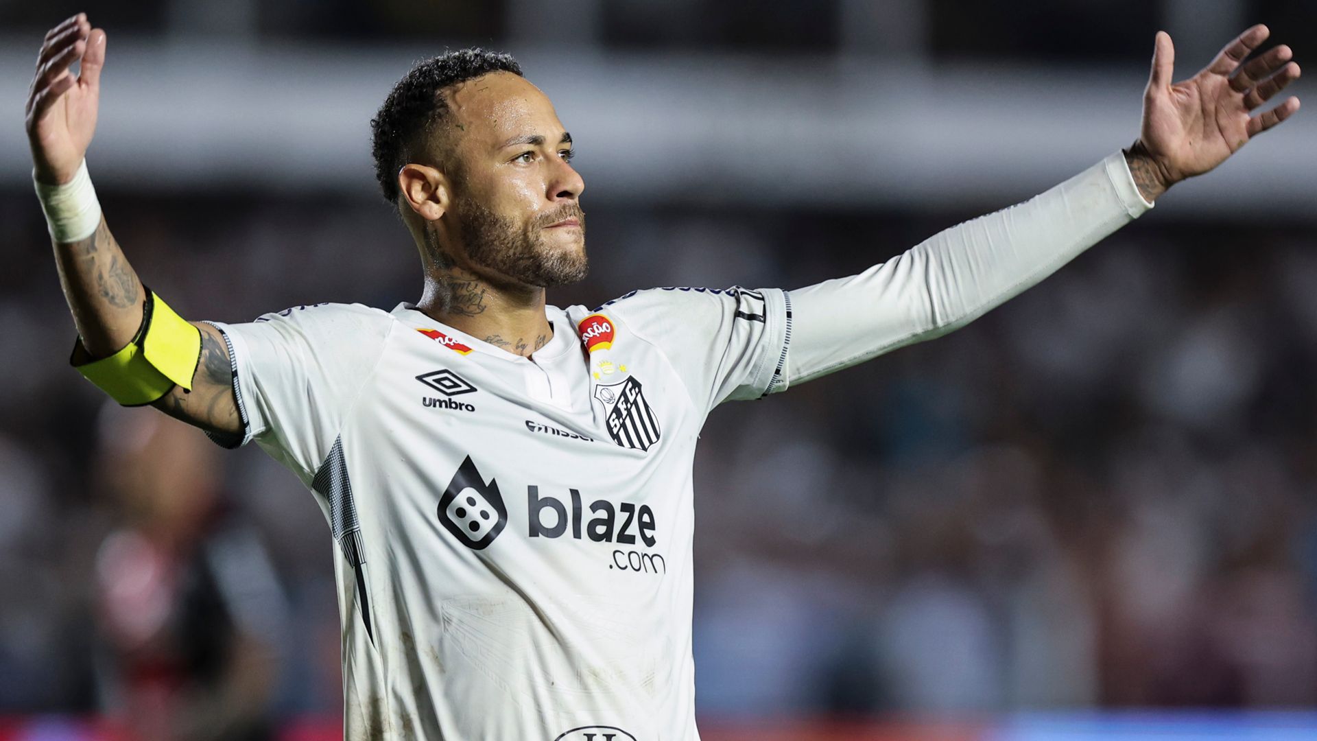 VIDEO Neymar selfie queue! Rivals desperate for snap with Santos star